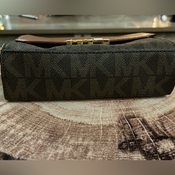Authentic Michael Kors Florence Crossbody Purse. Never Used. - Picture 8 of 16